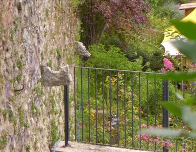 Gardelini su muro di cesura a Villa L. Gardelini su muro di cesura a Villa L.