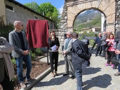 La sindaca Romina Baroni con il vicesindaco e i familiari di Lasta La sindaca Romina Baroni con il vicesindaco e i familiari di Lasta
