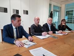 Il presidente della Comunità della Vallagarina Stefano Bisoffi, l'assessore comunale all'ambiente Marco Vender, l'ingegner Cesarini Sforza della Provincia e la sindaca Romina Baroni Il presidente della Comunità della Vallagarina Stefano Bisoffi, l'assessore comunale all'ambiente Marco Vender, l'ingegner Cesarini Sforza della Provincia e la sindaca Romina Baroni